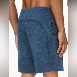 lululemon athletica Men's Heathered Blue peloton shorts